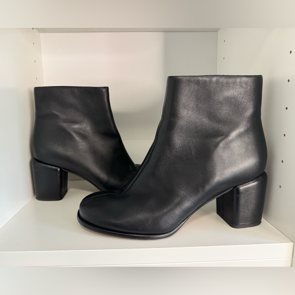 VINCE Maggie Boot Bootie Black EUC Size 8.5